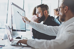 it professionals at a computer to decide what it security measures are best for a client business