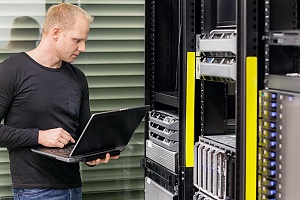 managed service provider working on hardware issues in a staten island business