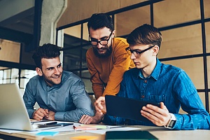 Group of employees discussing network monitoring at work